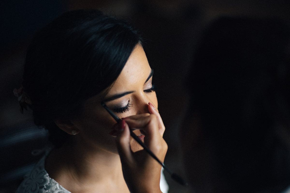 Getting ready, wedding photograph 13