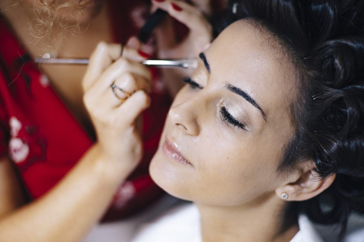 Getting ready, wedding photograph 23