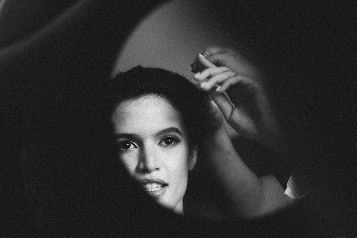 Getting ready, wedding photograph 21